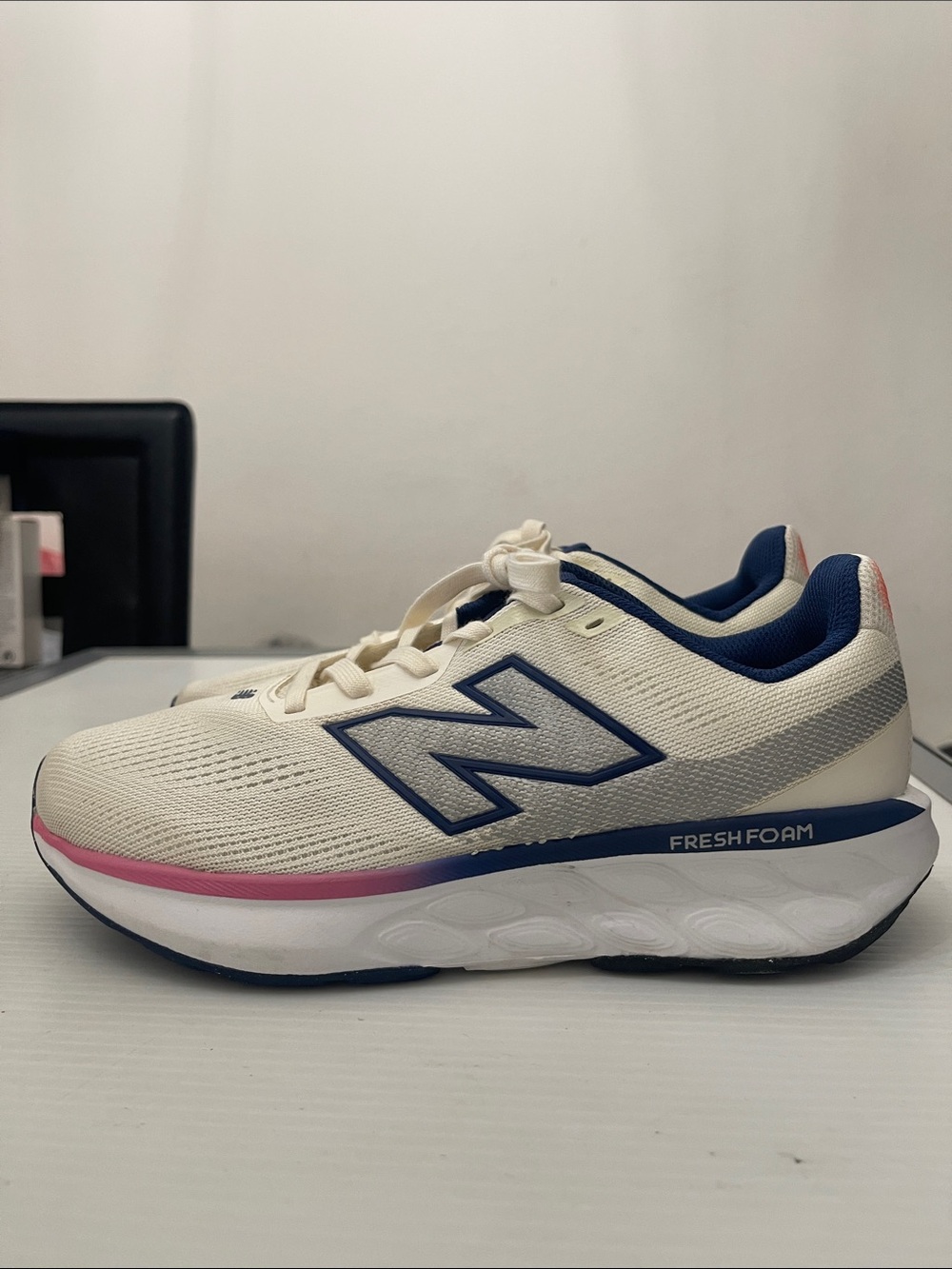 NEW BALANCE FRESH FOAM 520 v9 RUNNING SNEAKERS WOMENS SIZE 8.5